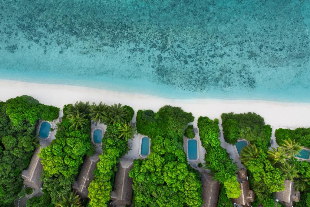 Soneva Fushi - vista aérea, vegetação exuberante no resort de luxo nas Ilhas Maldivas