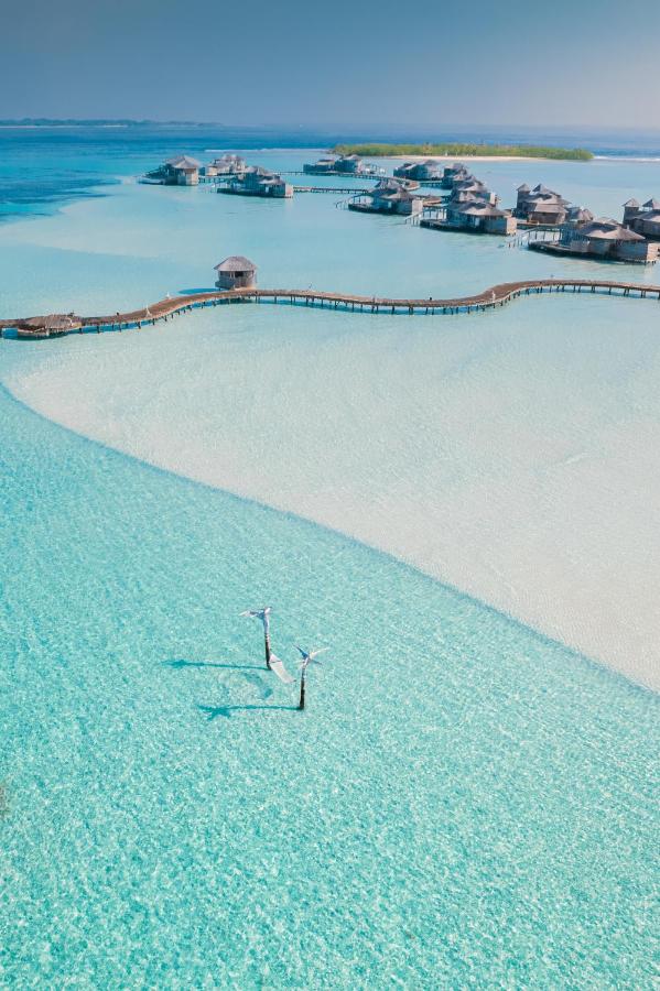 Soneva Jani - villas sobre a água, águas turquesa no resort de luxo nas Ilhas Maldivas