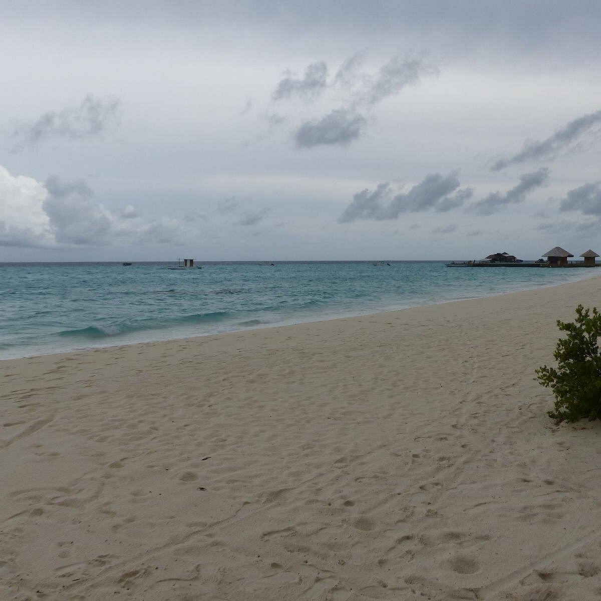 Soneva Secret - águas turquesas, areia branca no resort de luxo nas Ilhas Maldivas