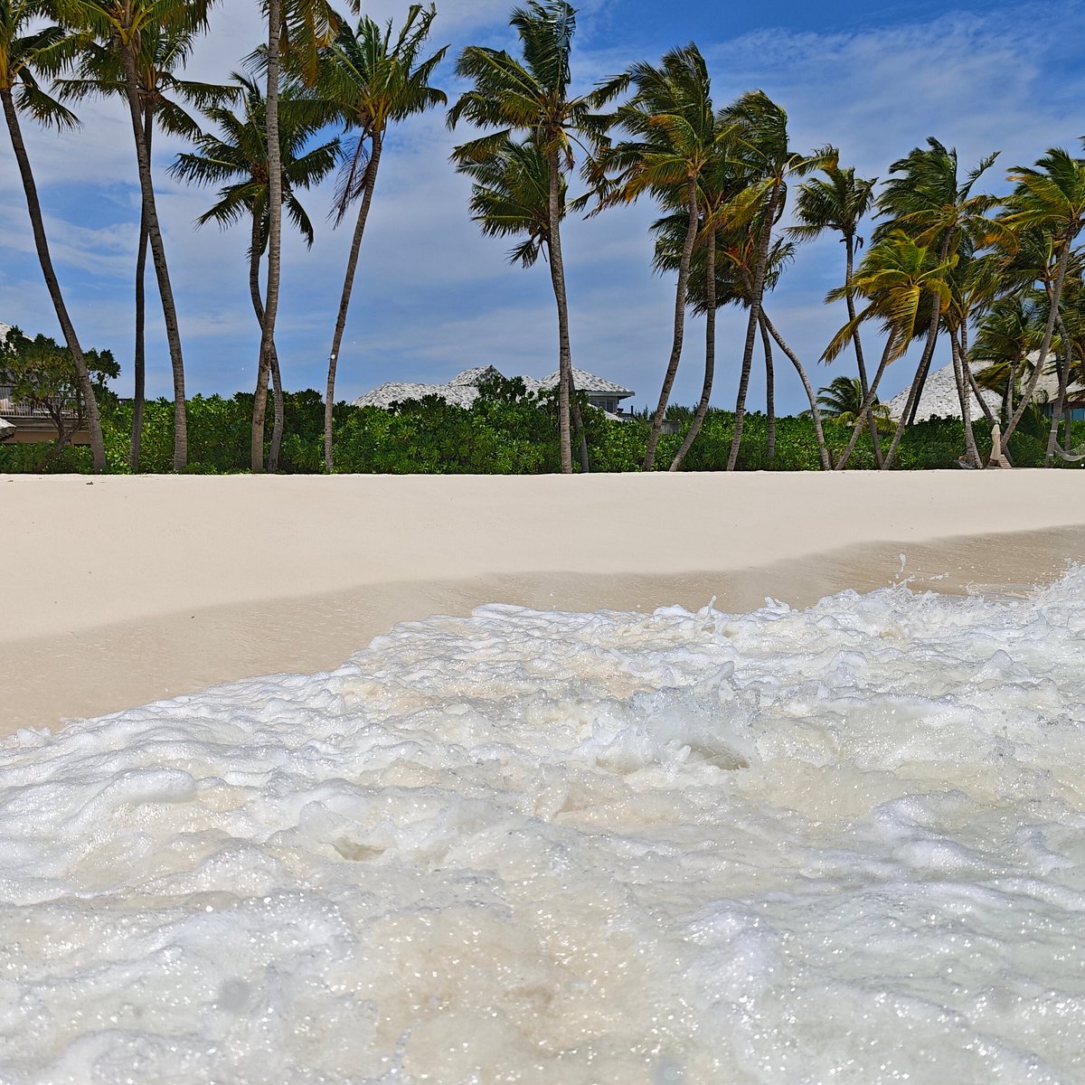 Soneva Secret - areia branca, água turquesa no resort de luxo nas Ilhas Maldivas