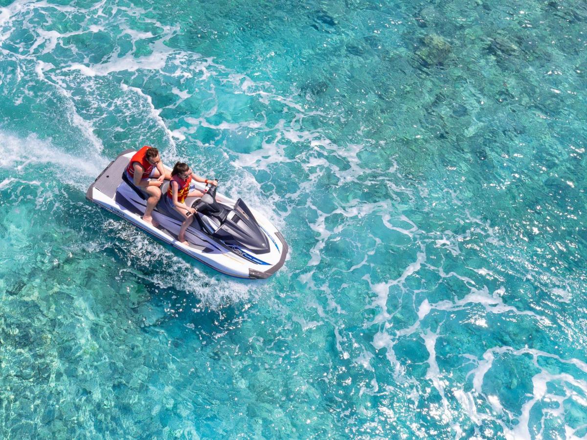 The Nautilus Maldives - jet ski, água turquesa no resort de luxo nas Ilhas Maldivas