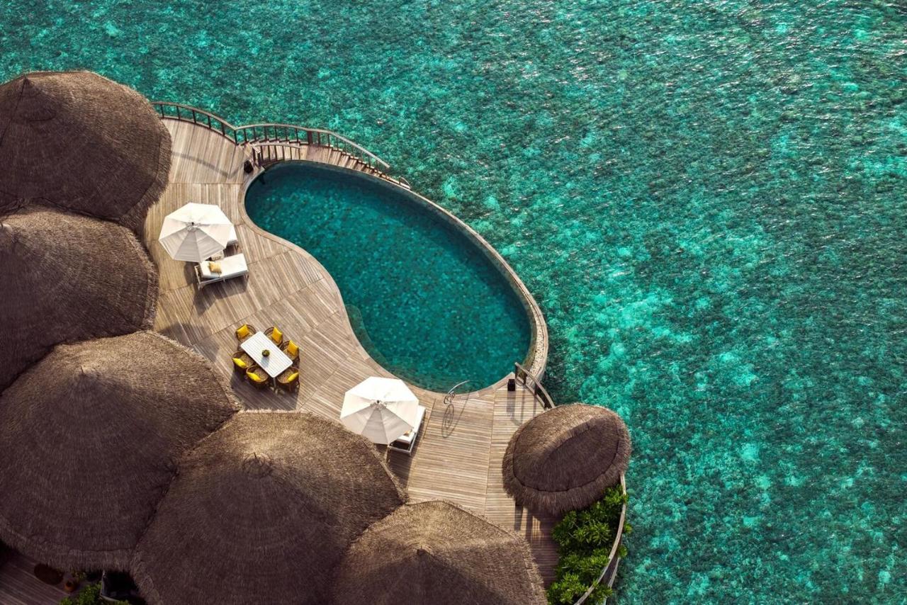 The Nautilus Maldives - piscina infinita, villa sobre a água no resort de luxo nas Ilhas Maldivas
