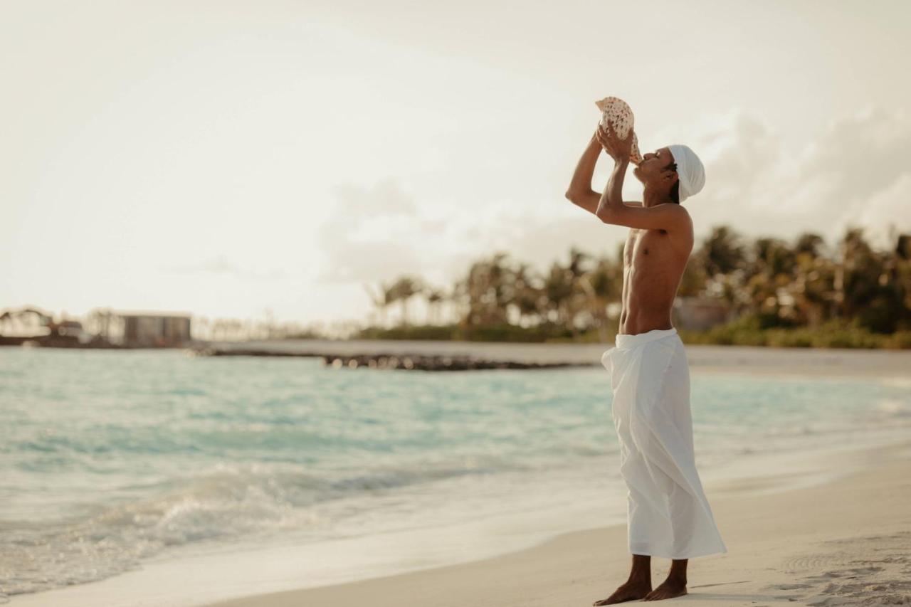 The Ritz-Carlton Maldives, Fari Islands - concha, pôr do sol no resort de luxo nas Ilhas Maldivas