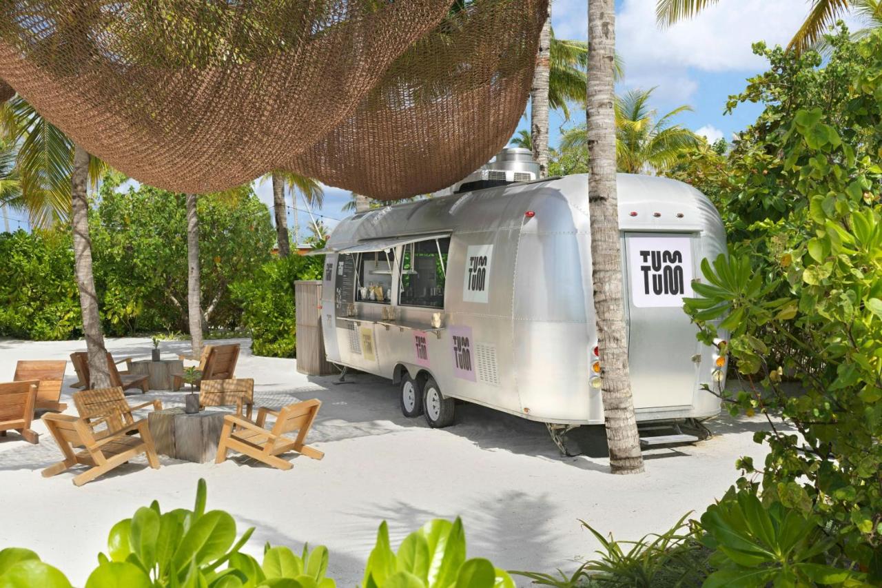 The Ritz-Carlton Maldives, Fari Islands - food truck, Airstream no resort de luxo nas Ilhas Maldivas