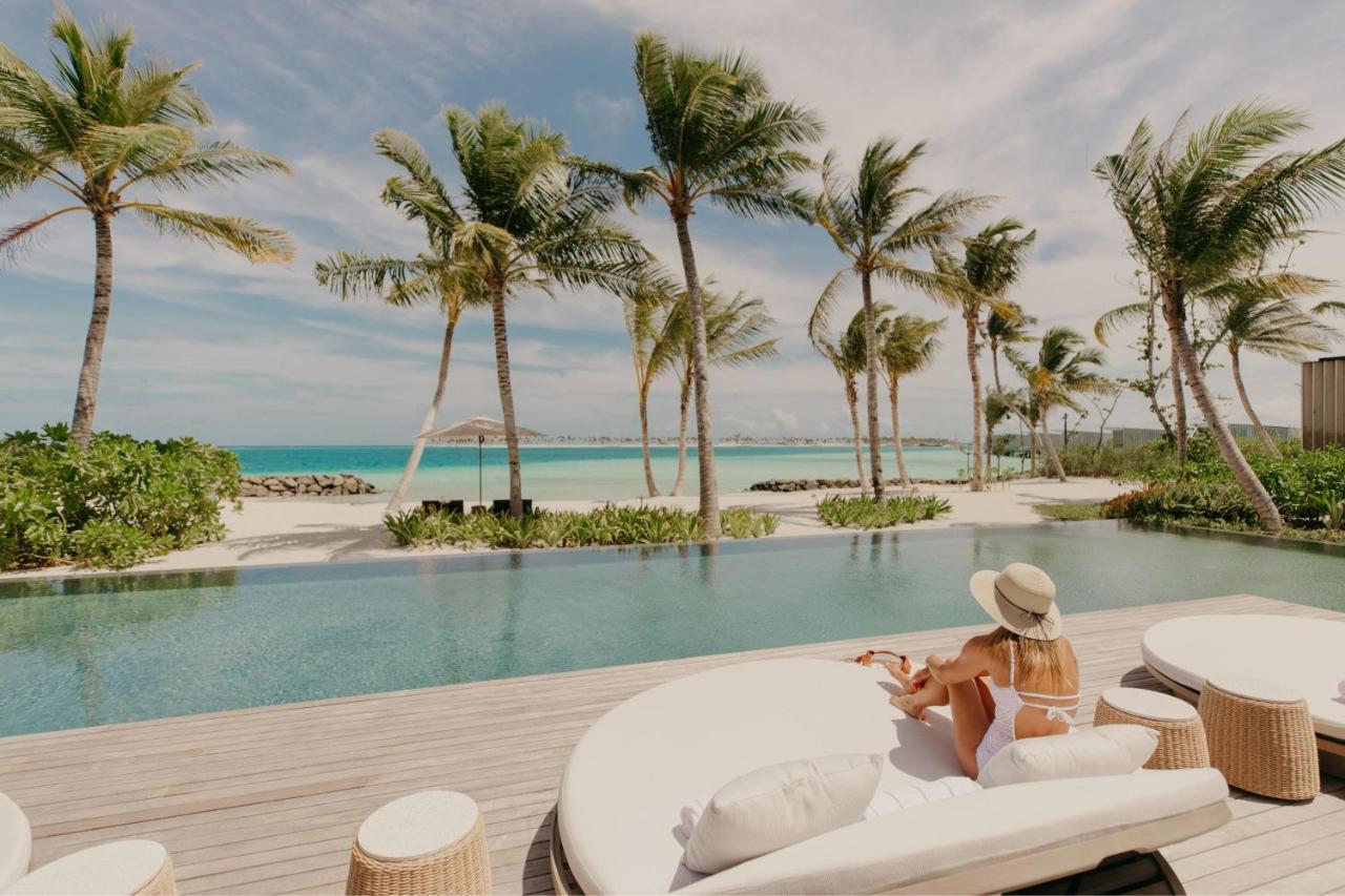 The Ritz-Carlton Maldives, Fari Islands - piscina infinita, oceano turquesa no resort de luxo nas Ilhas Maldivas