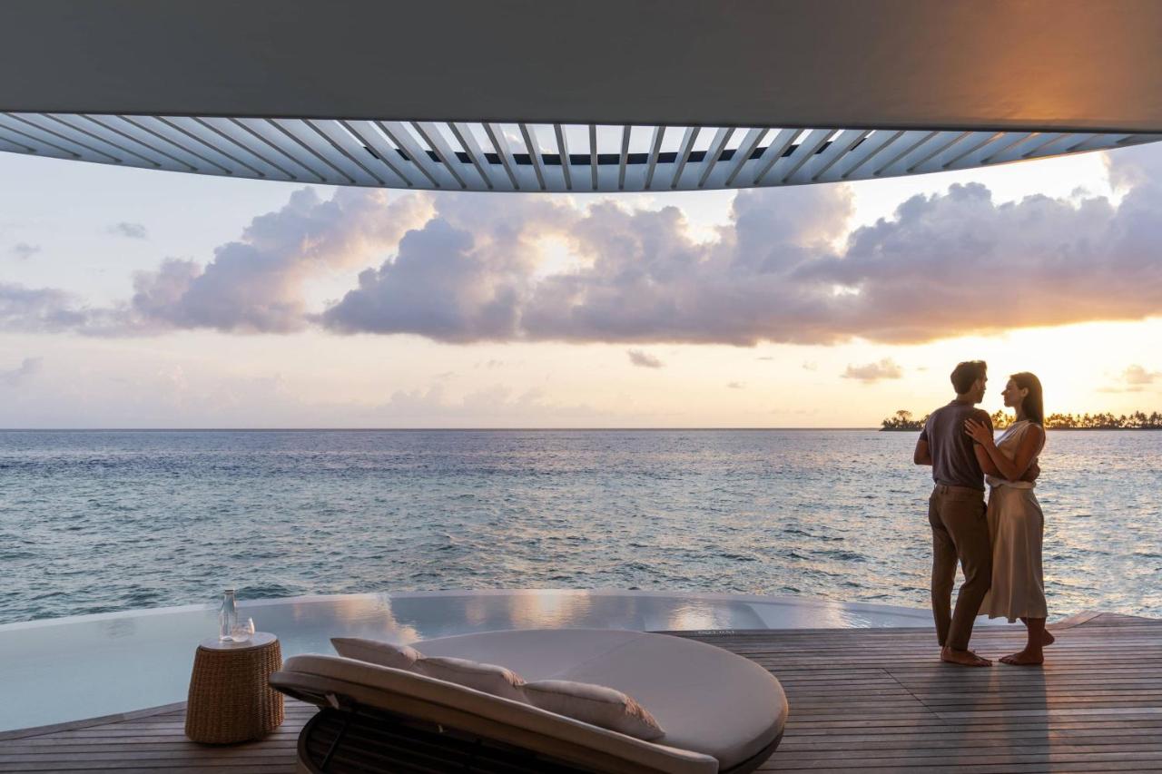 The Ritz-Carlton Maldives, Fari Islands - pôr do sol, romântico no resort de luxo nas Ilhas Maldivas