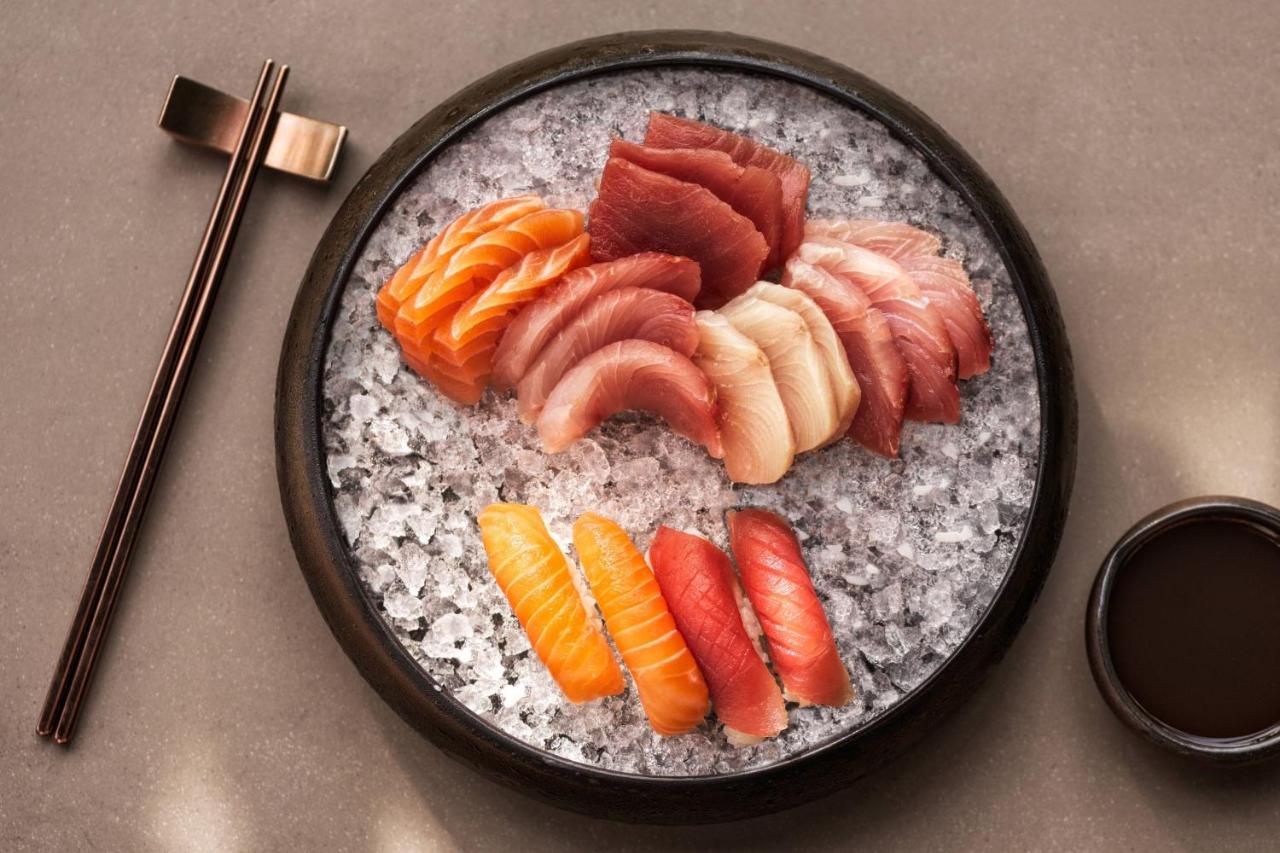 The Ritz-Carlton Maldives, Fari Islands - sushi, sashimi no resort de luxo nas Ilhas Maldivas