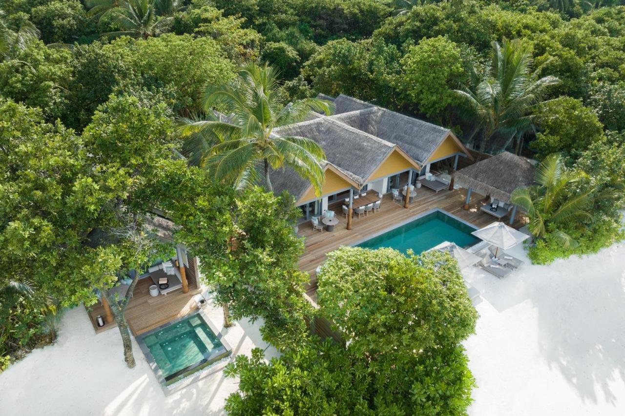 Vakkaru Maldives - piscina privativa, vegetação exuberante no resort de luxo nas Ilhas Maldivas