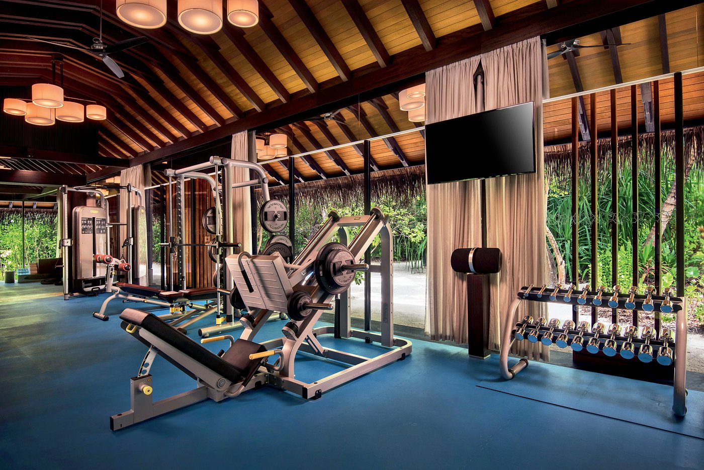 Velaa Private Islands - academia, equipamentos de exercício no resort de luxo nas Ilhas Maldivas