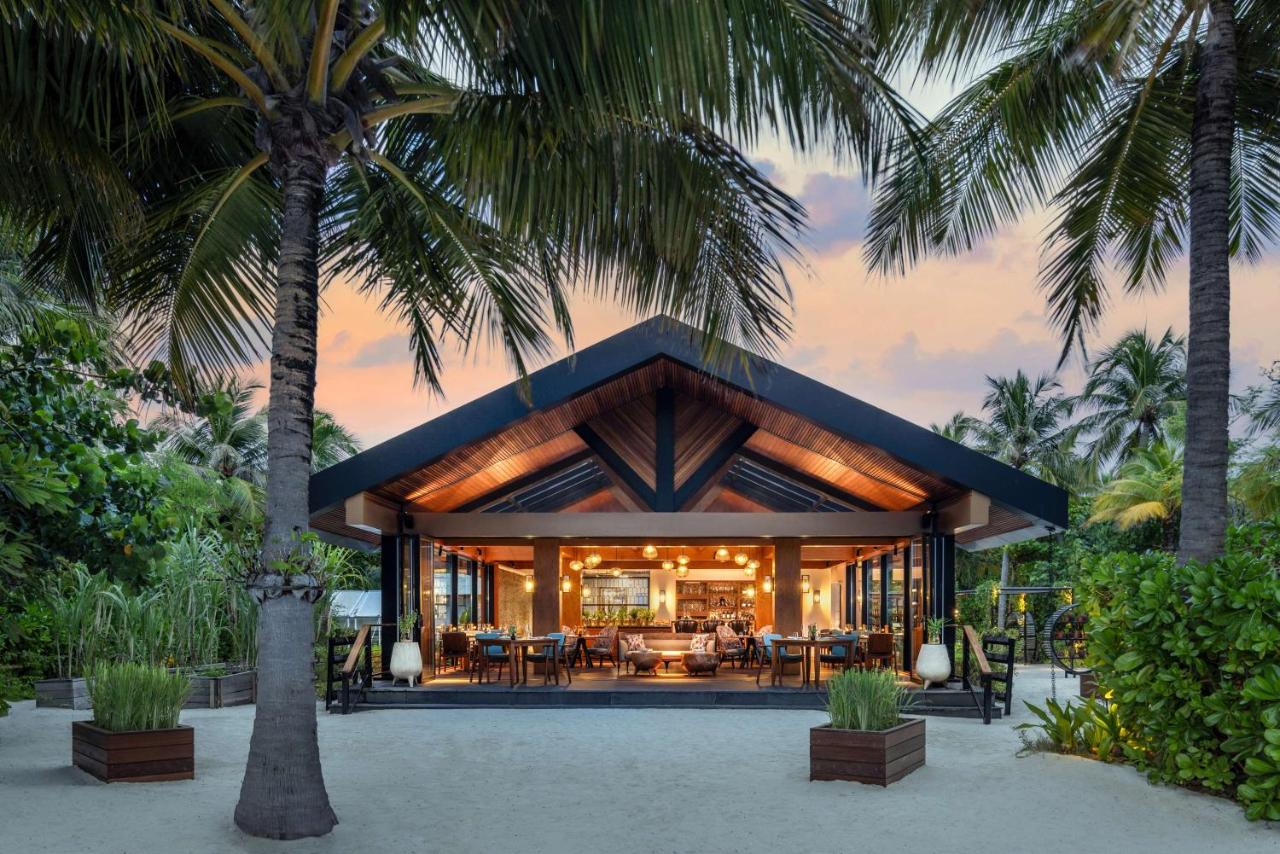 Waldorf Astoria Maldives Ithaafushi - arquitetura moderna, pôr do sol no resort de luxo nas Ilhas Maldivas