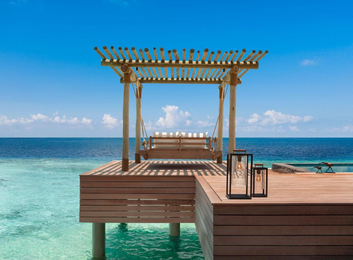 Waldorf Astoria Maldives Ithaafushi - deck sobre a água, pergolado no resort de luxo nas Ilhas Maldivas