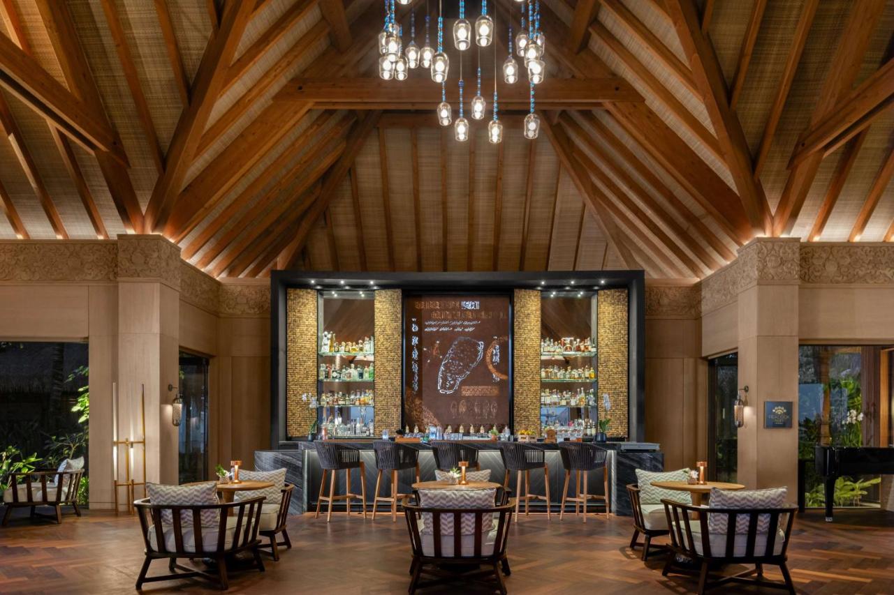 Waldorf Astoria Maldives Ithaafushi - luxuoso, tetos de madeira no resort de luxo nas Ilhas Maldivas