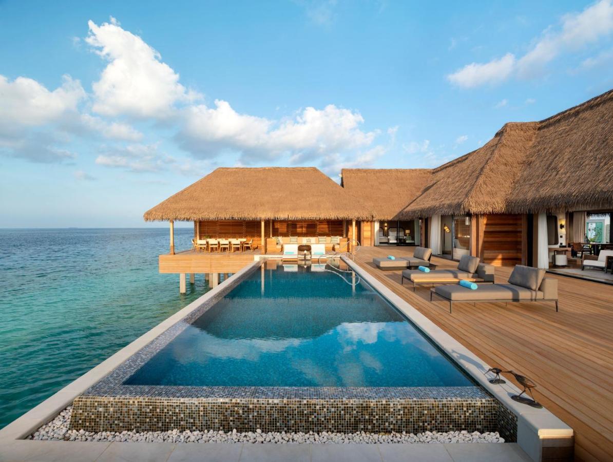 Waldorf Astoria Maldives Ithaafushi - piscina infinita, vila sobre a água no resort de luxo nas Ilhas Maldivas