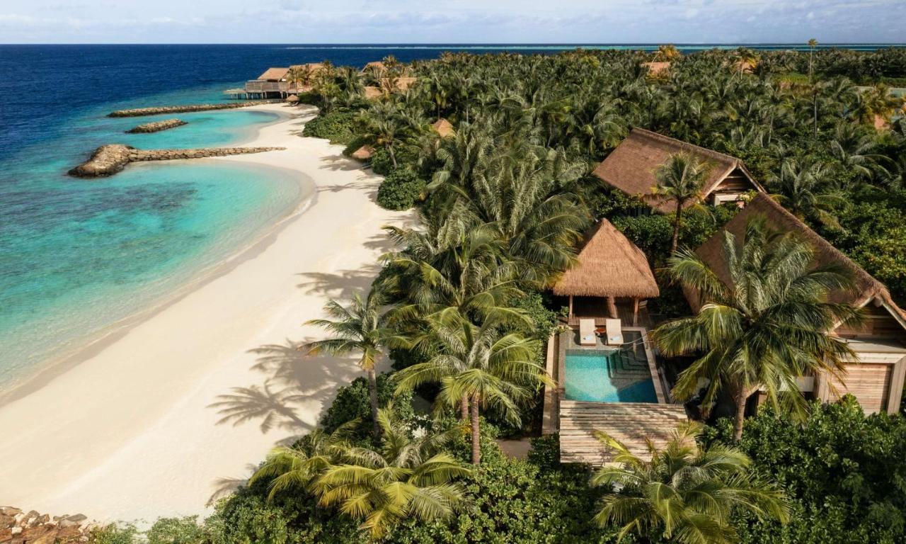 Waldorf Astoria Maldives Ithaafushi - villas sobre a água, águas turquesa no resort de luxo nas Ilhas Maldivas